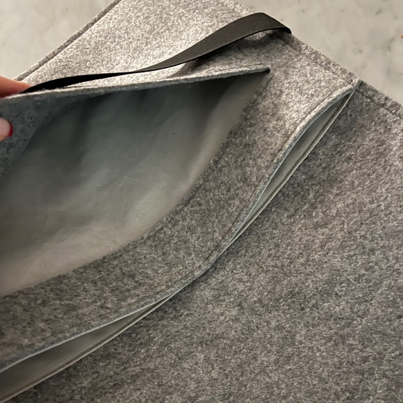 Inateck 13" Laptop Sleeve Case Felt - Picture 5 of 5